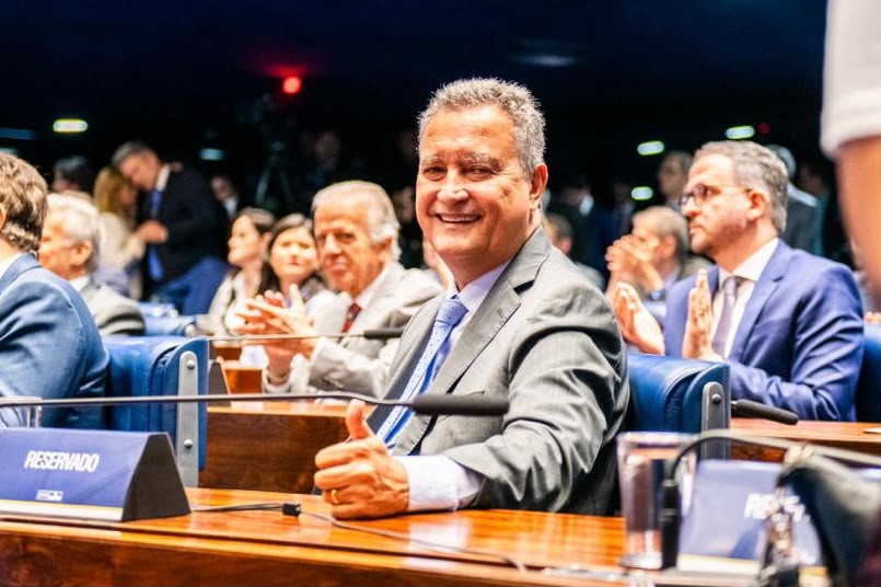 "A luta para garantir mais qualidade de vida, direitos e um país melhor para o povo brasileiro continua", afirma Rui Costa após promulgação da PEC que acaba com a escala 6x1