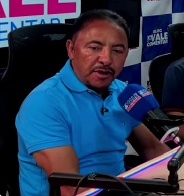 “A política é esse vestibular que, de quatro em quatro anos, você tem que fazer”, diz Roberto Carlos