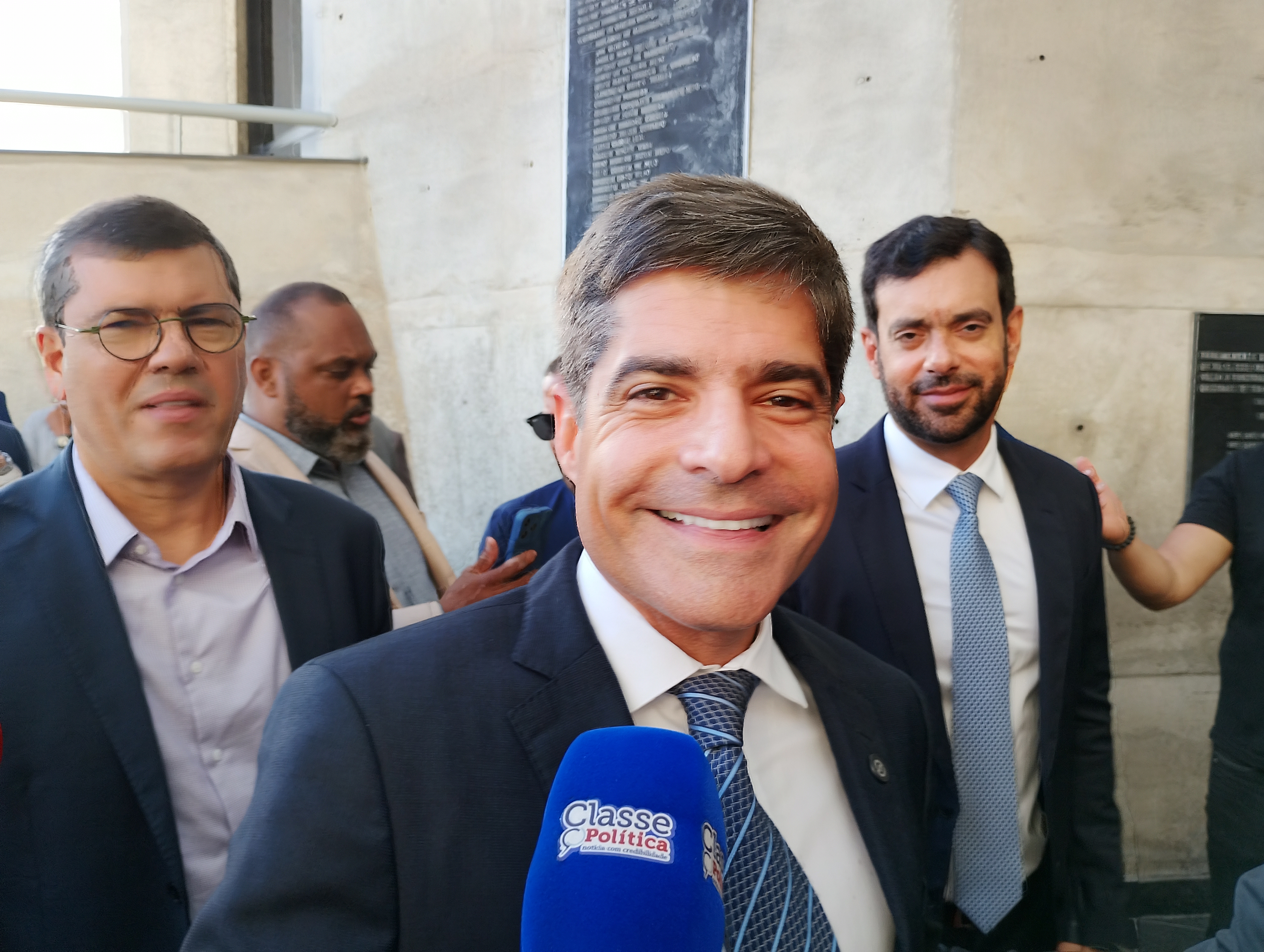 ACM Neto diz estar “200%” pronto para debates com Jerônimo Rodrigues