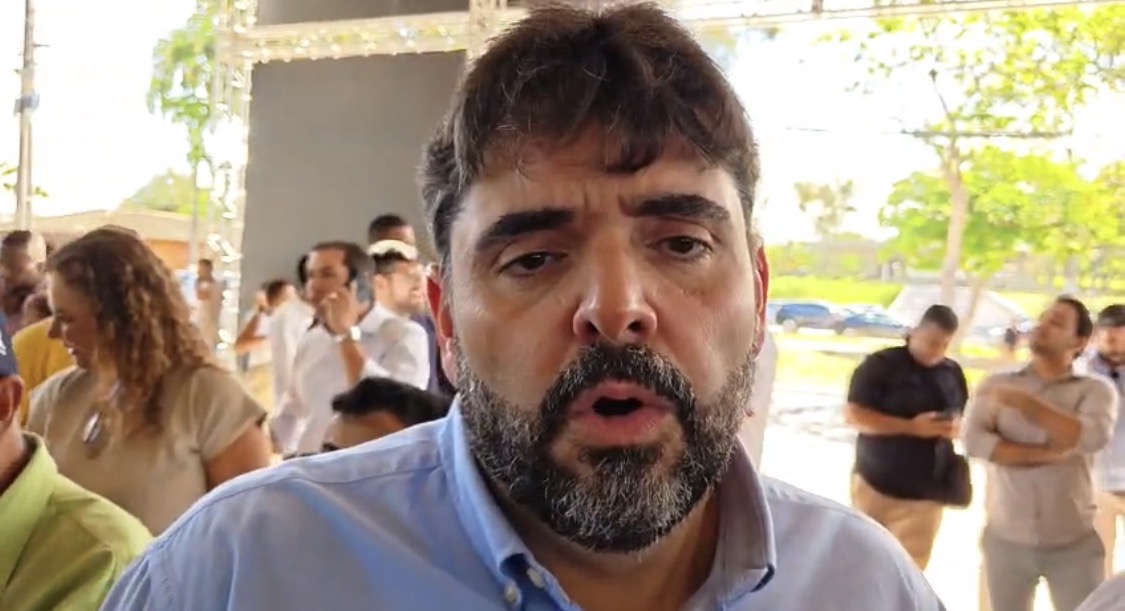 Adolpho Loyola chama ACM Neto de "Bloguerinho" e garante que Jerônimo busca solução para ICMS sobre os combustíveis