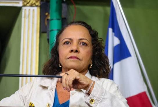 Aladilce Souza cobra apuração sobre incêndio que destruiu ambulâncias do Samu em Salvador