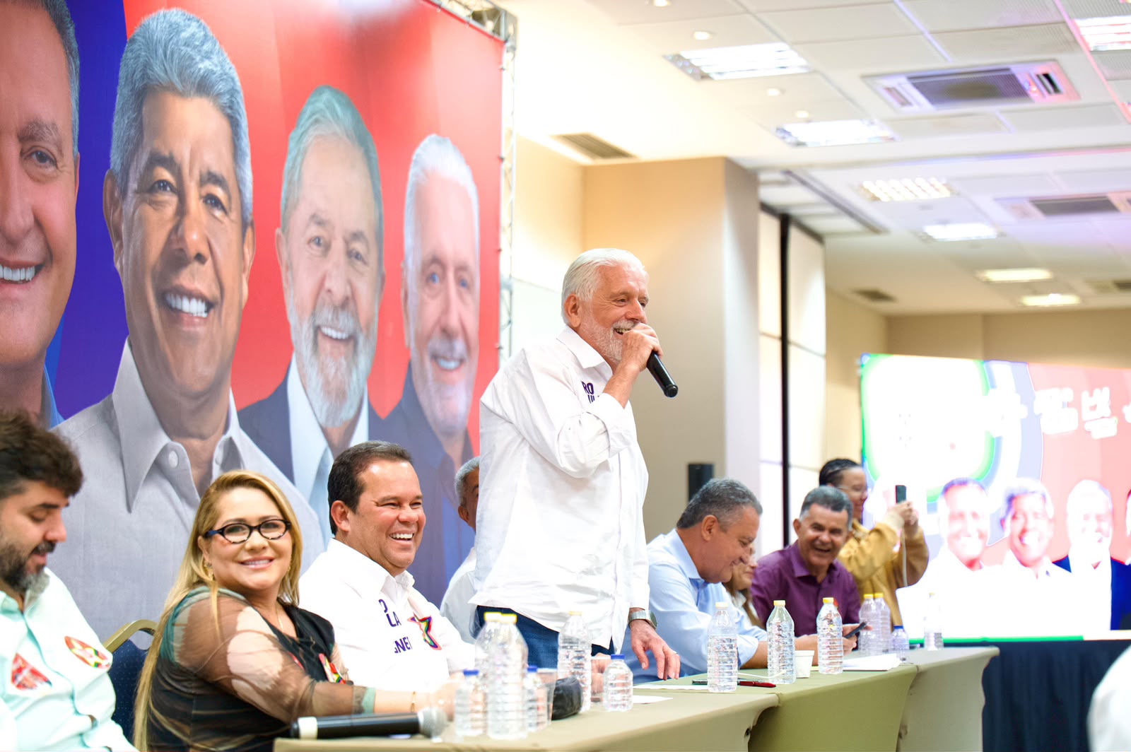 Ao lado de Jerônimo e Rui, Wagner convoca mais de 300 prefeitos a ampliarem votação de Lula na Bahia