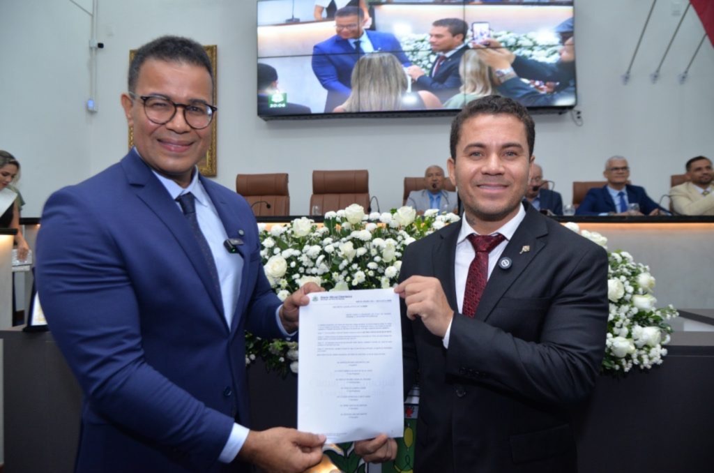 Ao lado de José Ronaldo, Silva Neto recebe título de cidadão de Feira de Santana
