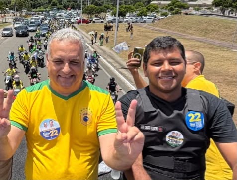Ao lado de vice de Flávio, Diego Castro leva discurso de fortalecimento da direita para carreata em Salvador