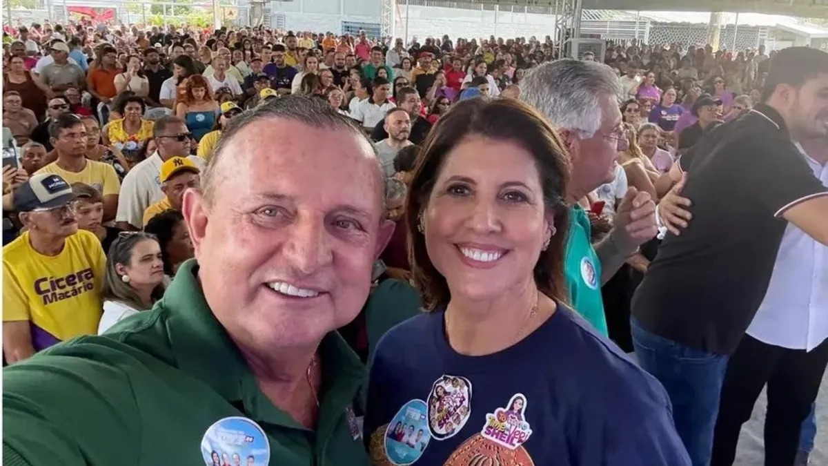 Ao lado do marido, Denise Menezes visita Rafael Jambeiro em primeiro dia oficial de campanha