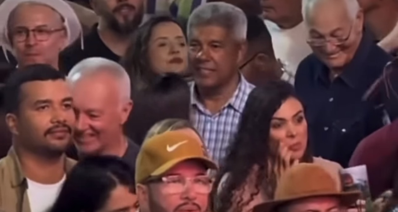 Ao som do forró, Jerônimo participa do arrasta-pé e se mistura ao público durante São João de Senhor do Bonfim