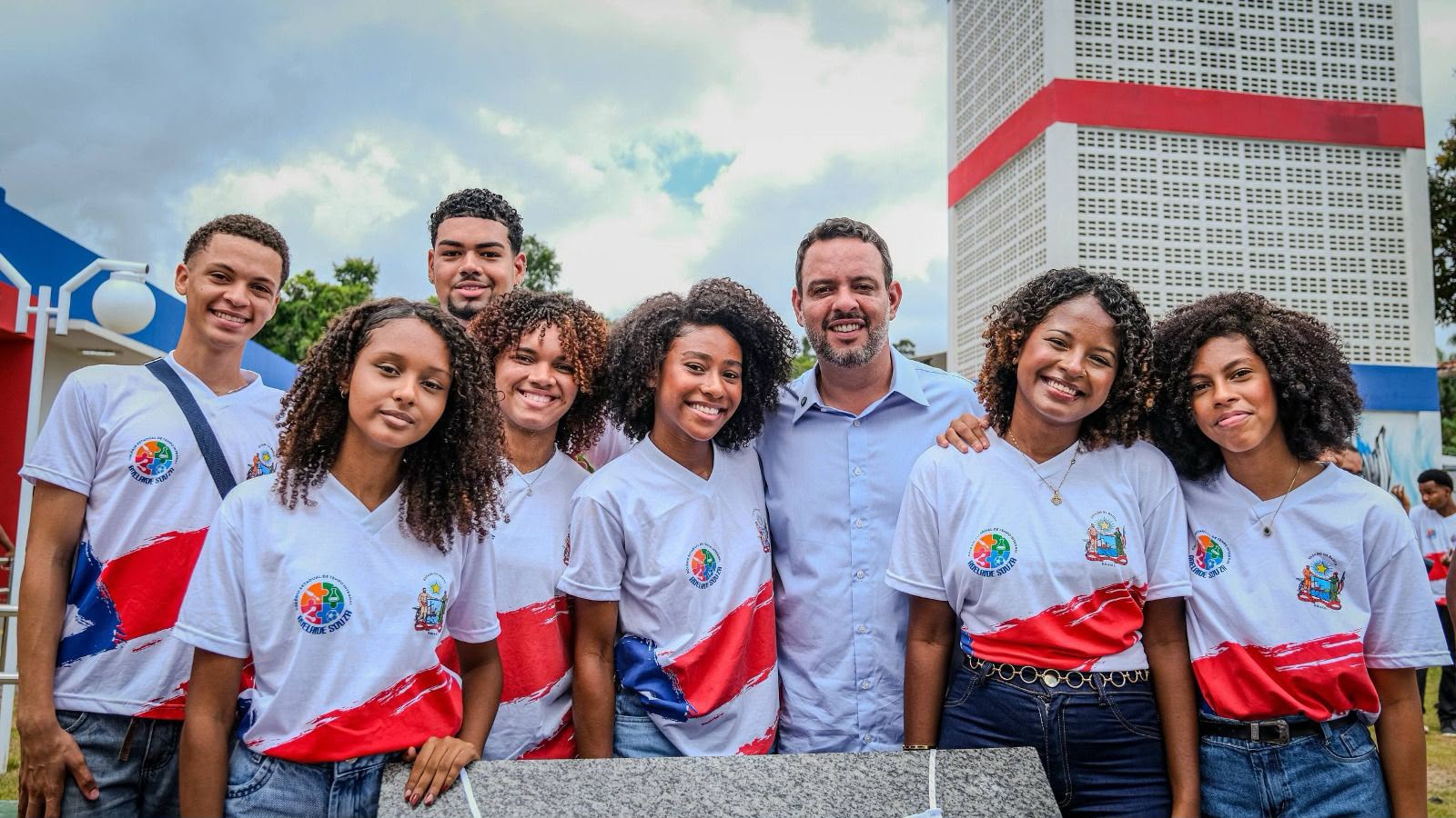 "Aprender a ler e a escrever é a primeira porta aberta para a cidadania", destaca Lucas Reis no Dia da Alfabetização