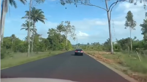 Asfalto na estrada de Valença a Guaibim gera brincadeira de internautas: "Até Aladdin passa"
