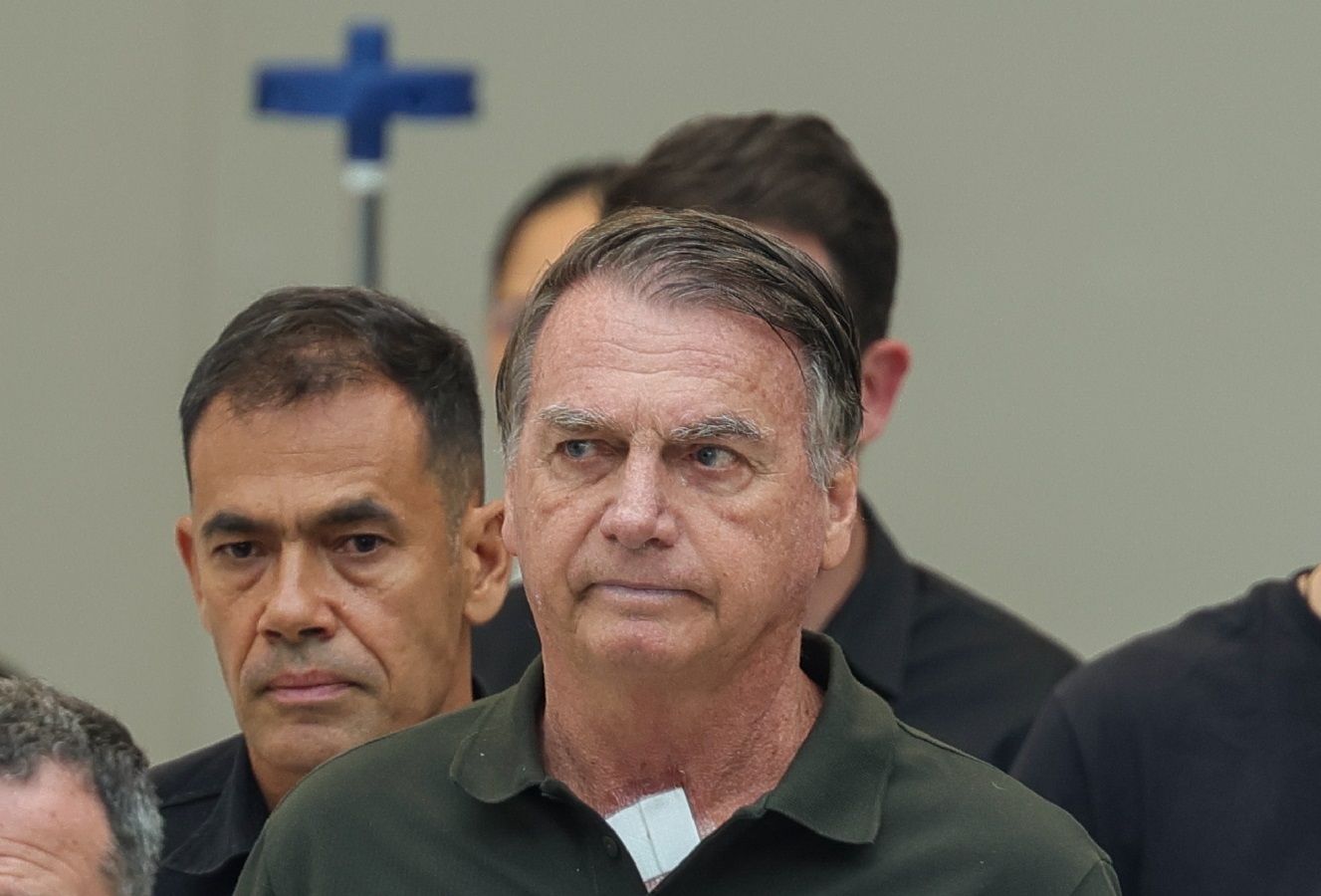 Bolsonaro deve ser mantido em prisão domiciliar por problemas de saúde