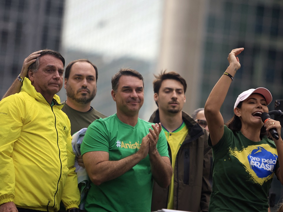 Bolsonaro pede ao STF para receber os filhos no Dia dos Pais