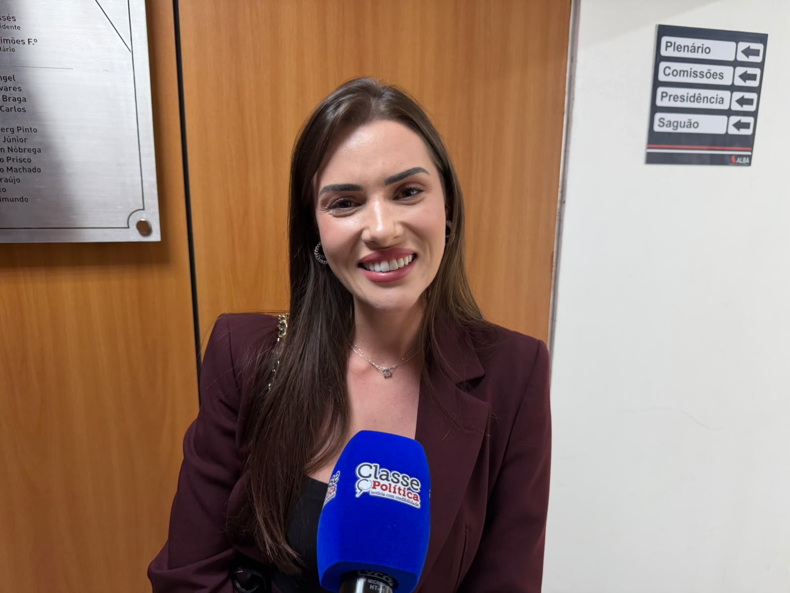 Cinthya Marabá critica deputados da ALBA e defende renovação política
