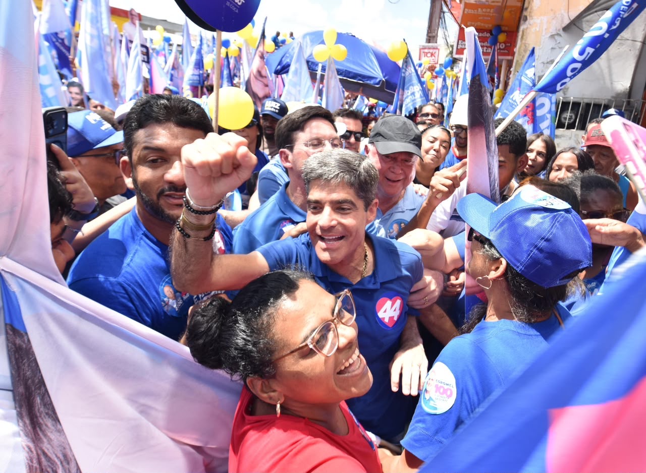 Com multidão, ACM Neto faz grande caminhada em Alagoinhas e projeta ampliar atendimento do Hospital Regional Dantas Bião