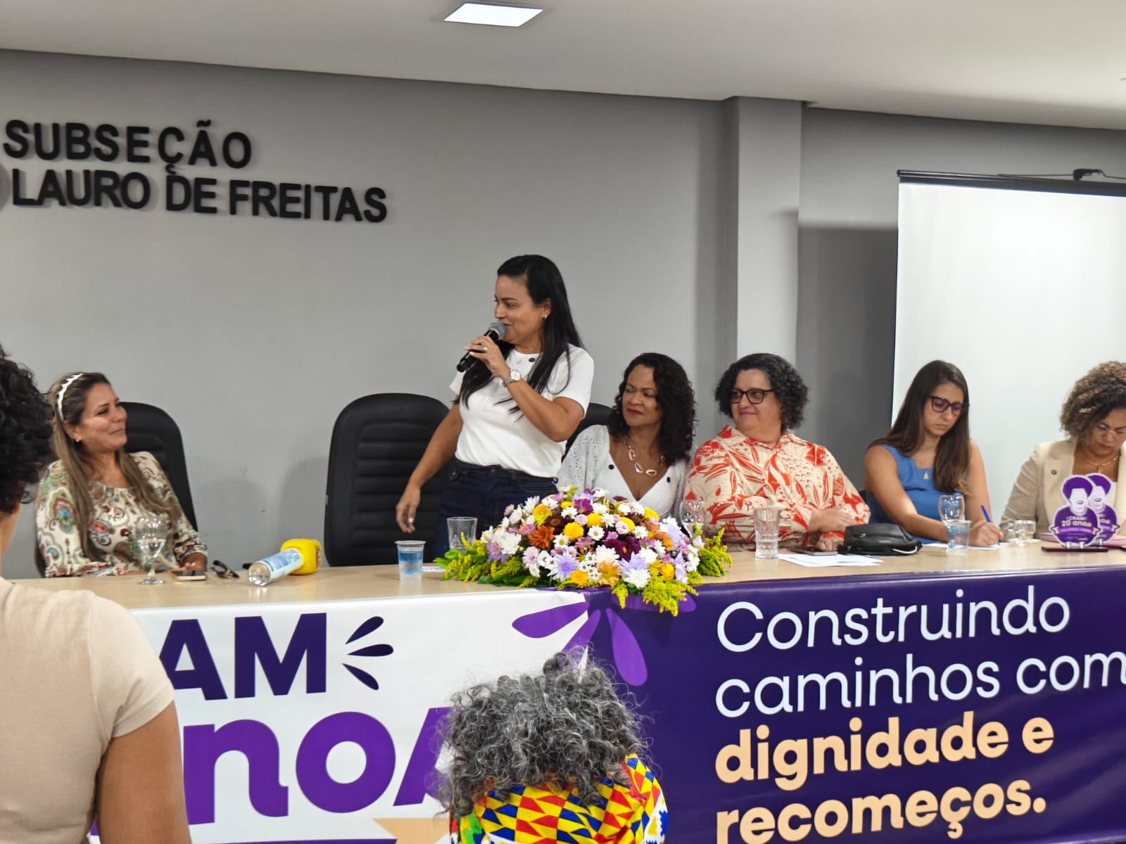 Débora Régis relembra trauma familiar e defende fim do silêncio em evento do CRAM