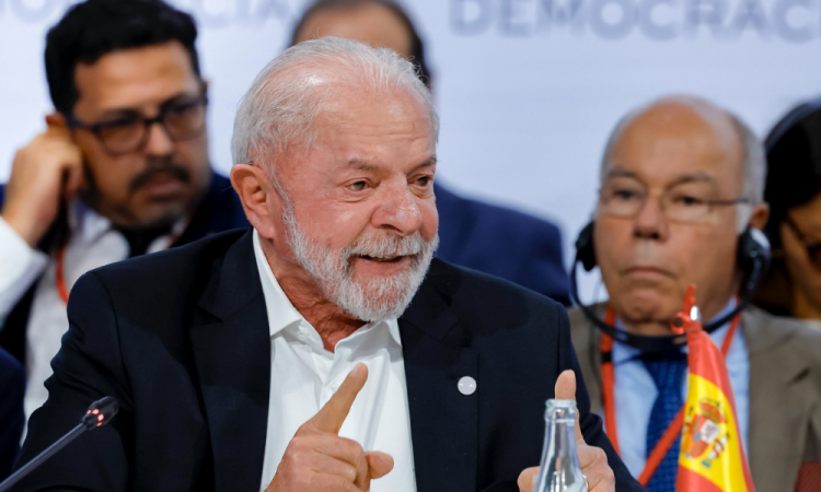 ‘Economia dura’ não convence, e Lula entra em modo campanha com foco no poder de compra