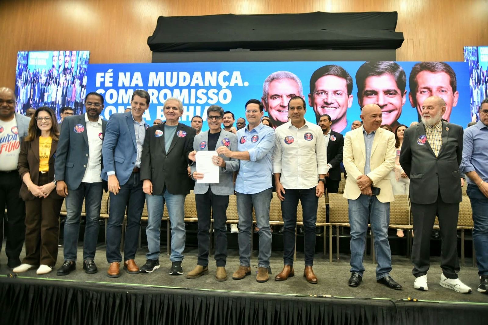 Em encontro com lideranças evangélicas de toda a Bahia, João Roma assina carta-compromisso defende fortalecimento da família