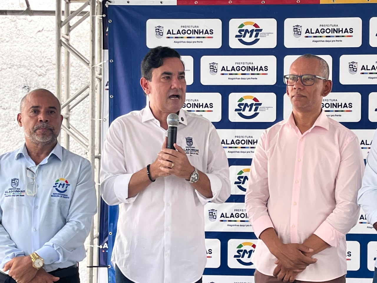"Equipamentos trarão mais segurança para o trânsito", afirma prefeito de Alagoinhas, Gustavo Carmo