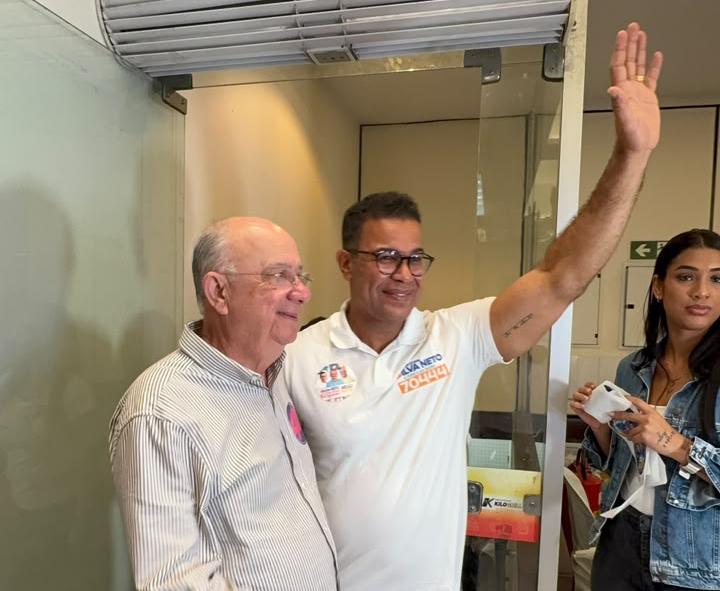 Evento em Feira de Santana reúne Silva Neto, José Ronaldo e centenas de apoiadores