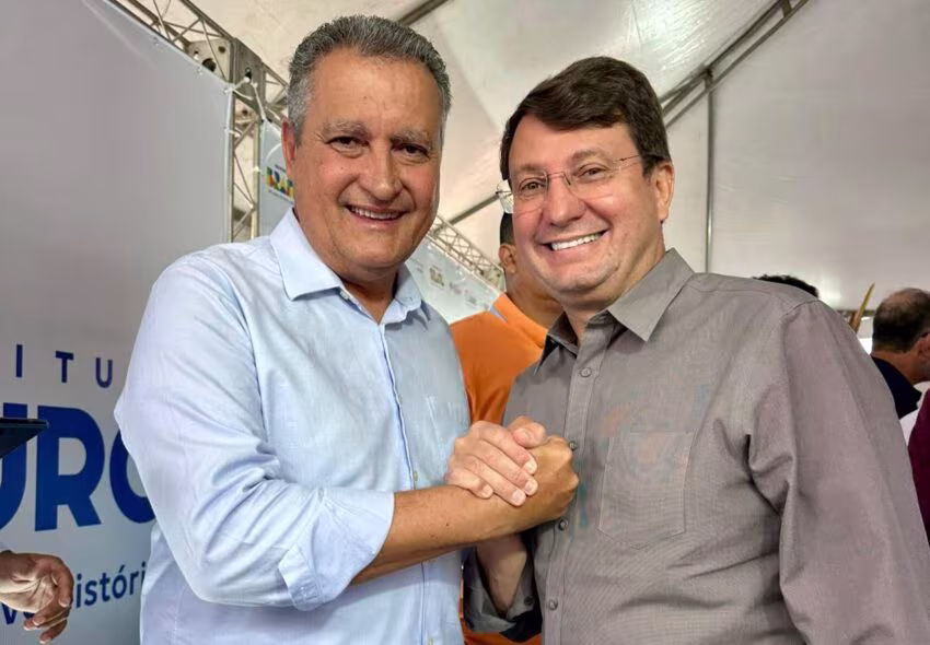 Ex-prefeito de Cocos cresce em pesquisa para deputado federal na Bahia
