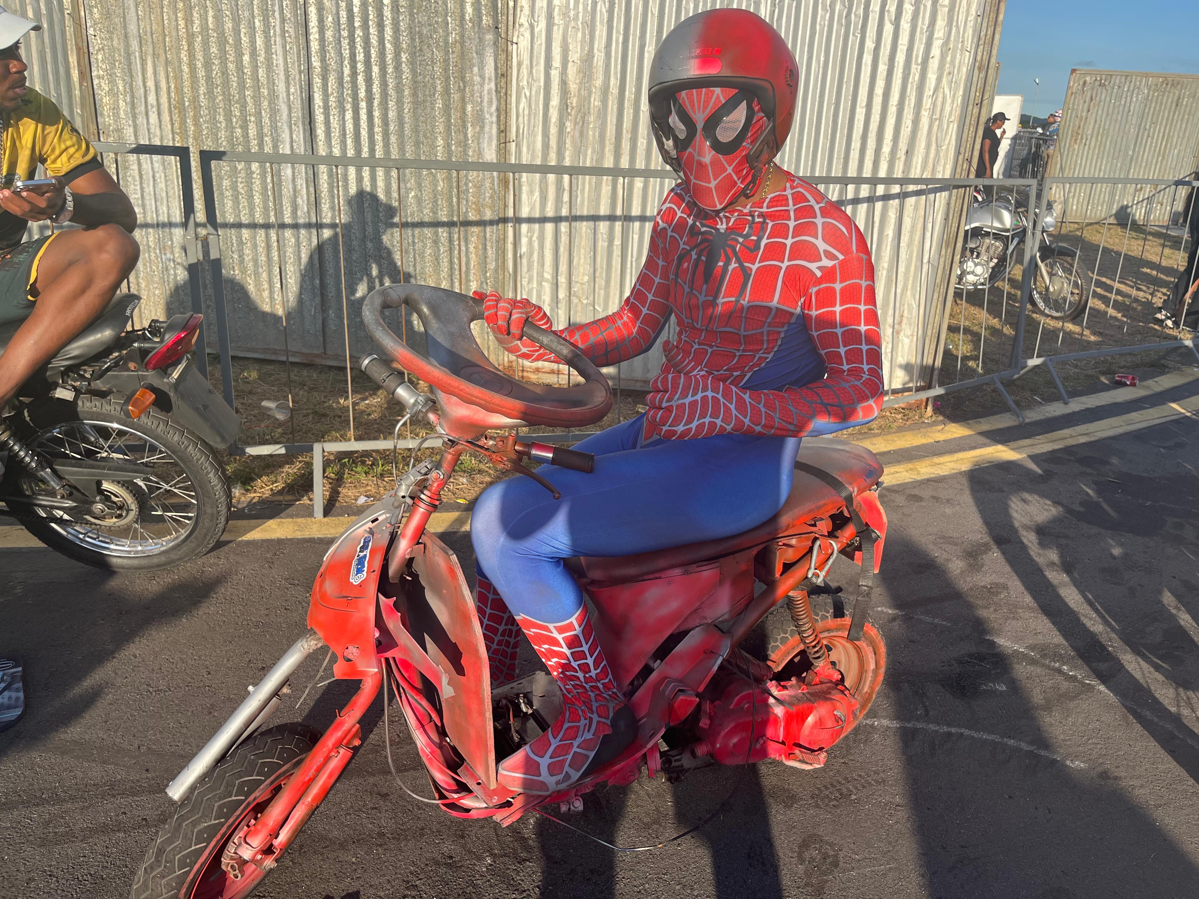 Fantasias e adrenalina marcam Festival de Cultura do Grau em Castro Alves