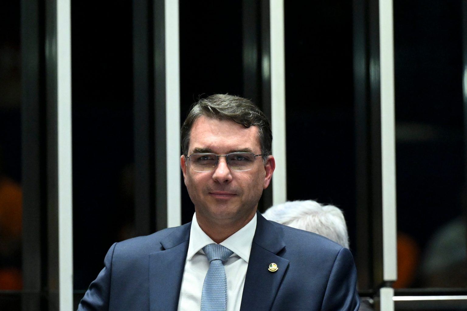 Flávio Bolsonaro diz que briga com Michelle é ‘página virada’ e que quer vice mulher
