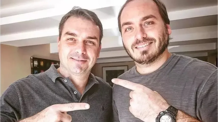 Flávio Bolsonaro lança irmão Carlos, ex-vereador do Rio, ao Senado por Santa Catarina