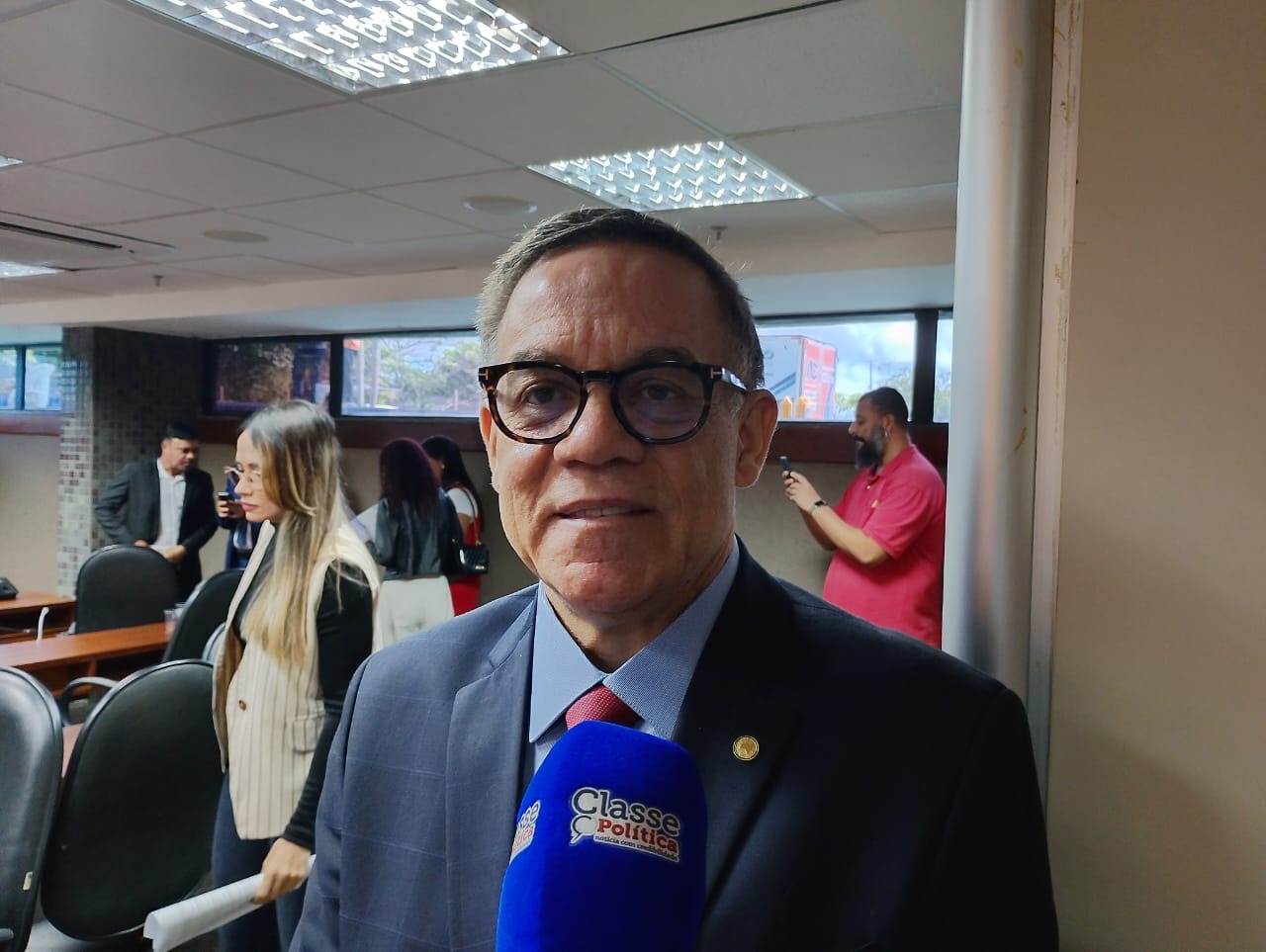 “Governador precisa deixar de ser sombra”, dispara Luciano Ribeiro ao cobrar respostas sobre regulação na Bahia