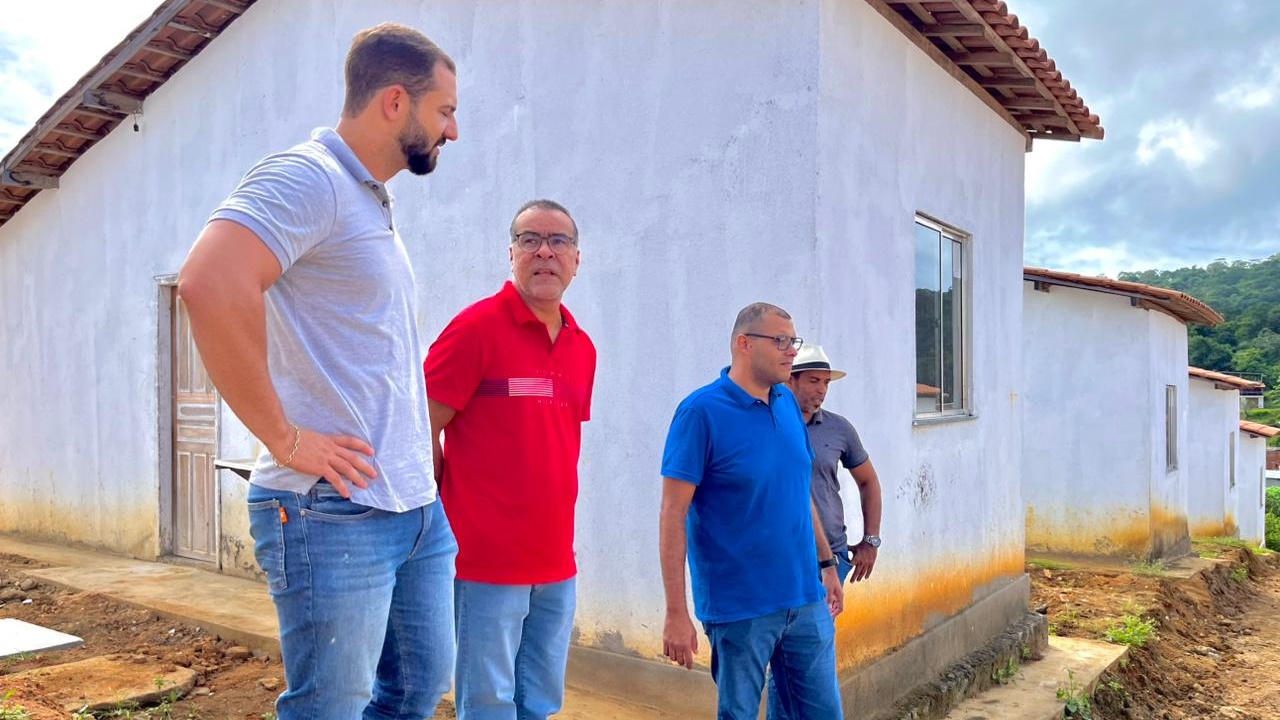 Ibirataia: Prefeito Futuca realiza visita técnica às 61 Casas Populares