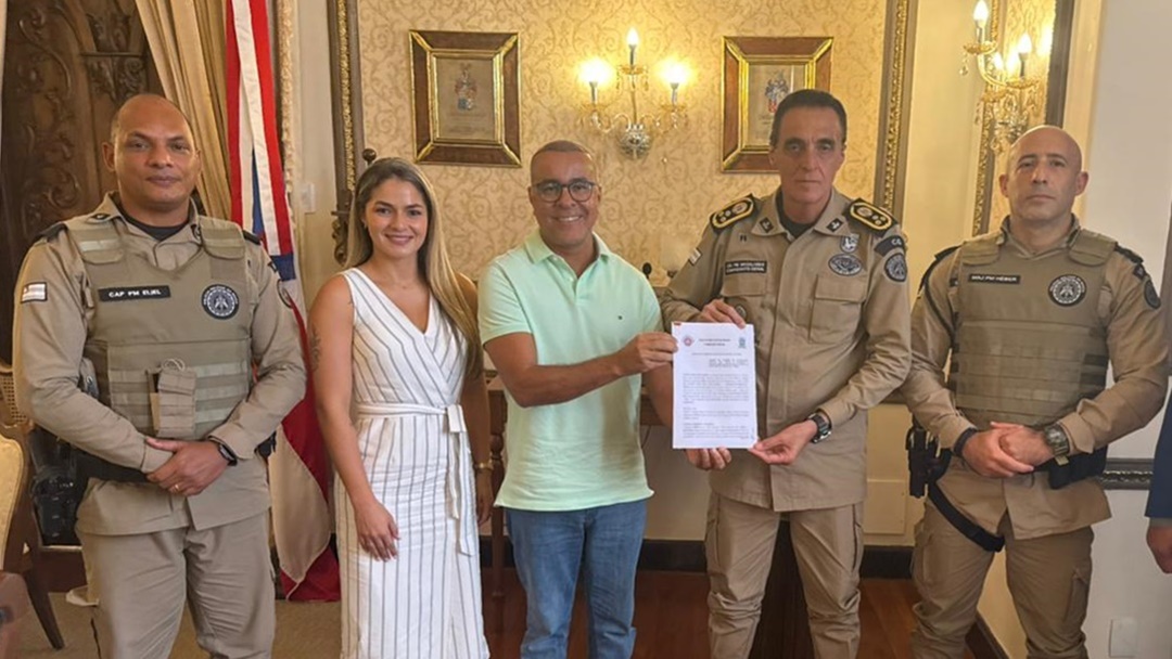 Ibirataia: Prefeito Futuca firma cooperação técnica com a PMBA sobre implantação do colégio cívico-militar no município