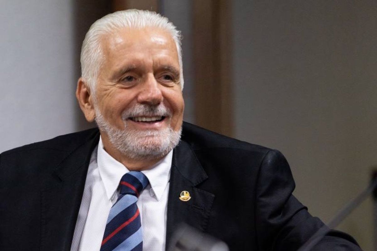 Jaques Wagner critica tarifa dos EUA e defende apoio a produtores brasileiros