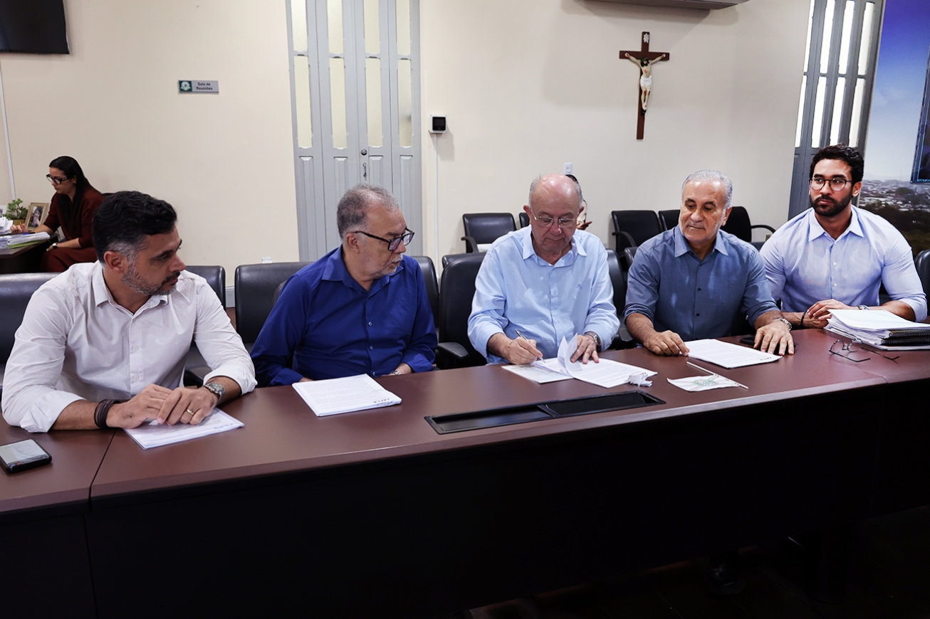 José Ronaldo assina contrato em Feira de Santana e anuncia 400 novas casas do Minha Casa, Minha Vida