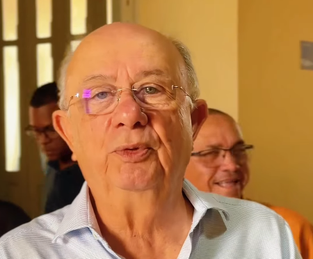 José Ronaldo empossa 144 professores e 22 cuidadores para reforçar a rede municipal de ensino de Feira de Santana