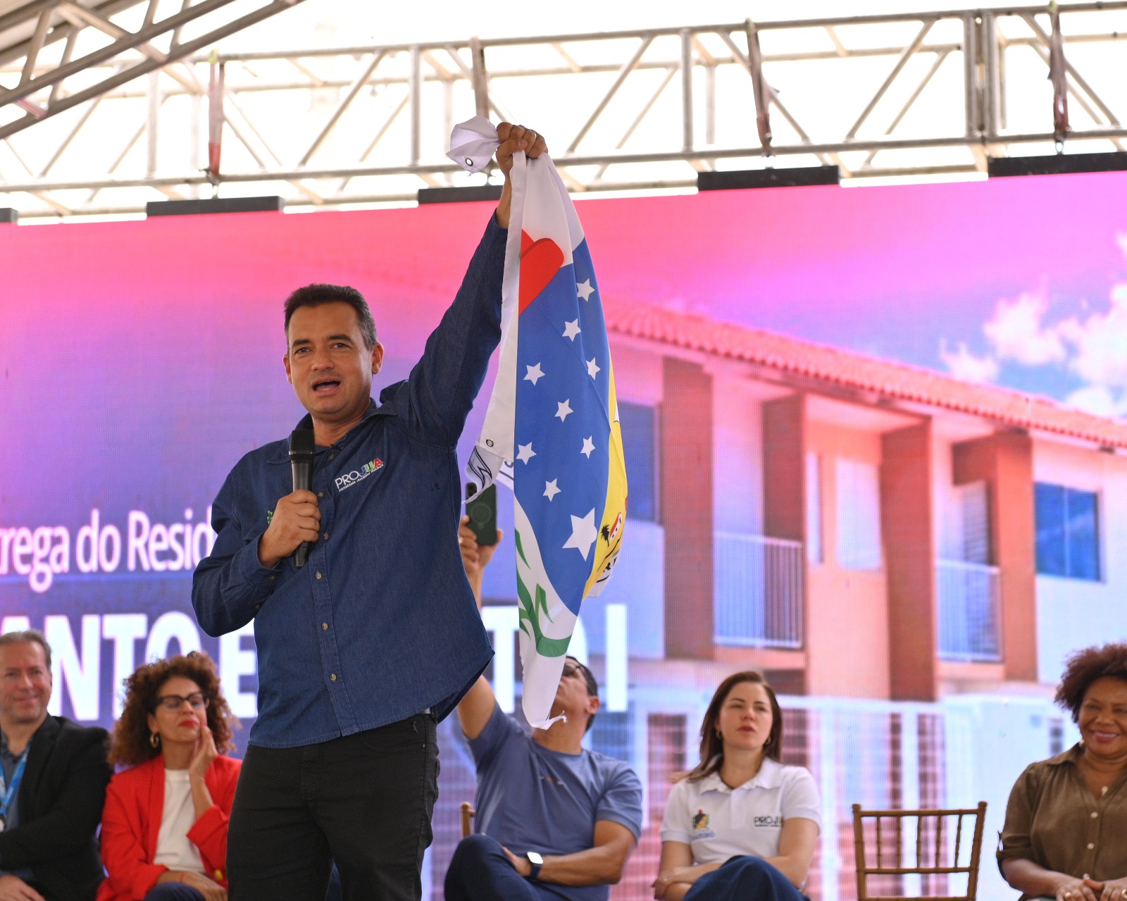 Juazeiro: "A entrega dessas casas representa segurança, dignidade e tranquilidade para dezenas de famílias", afirma prefeito Andrei Gonçalves