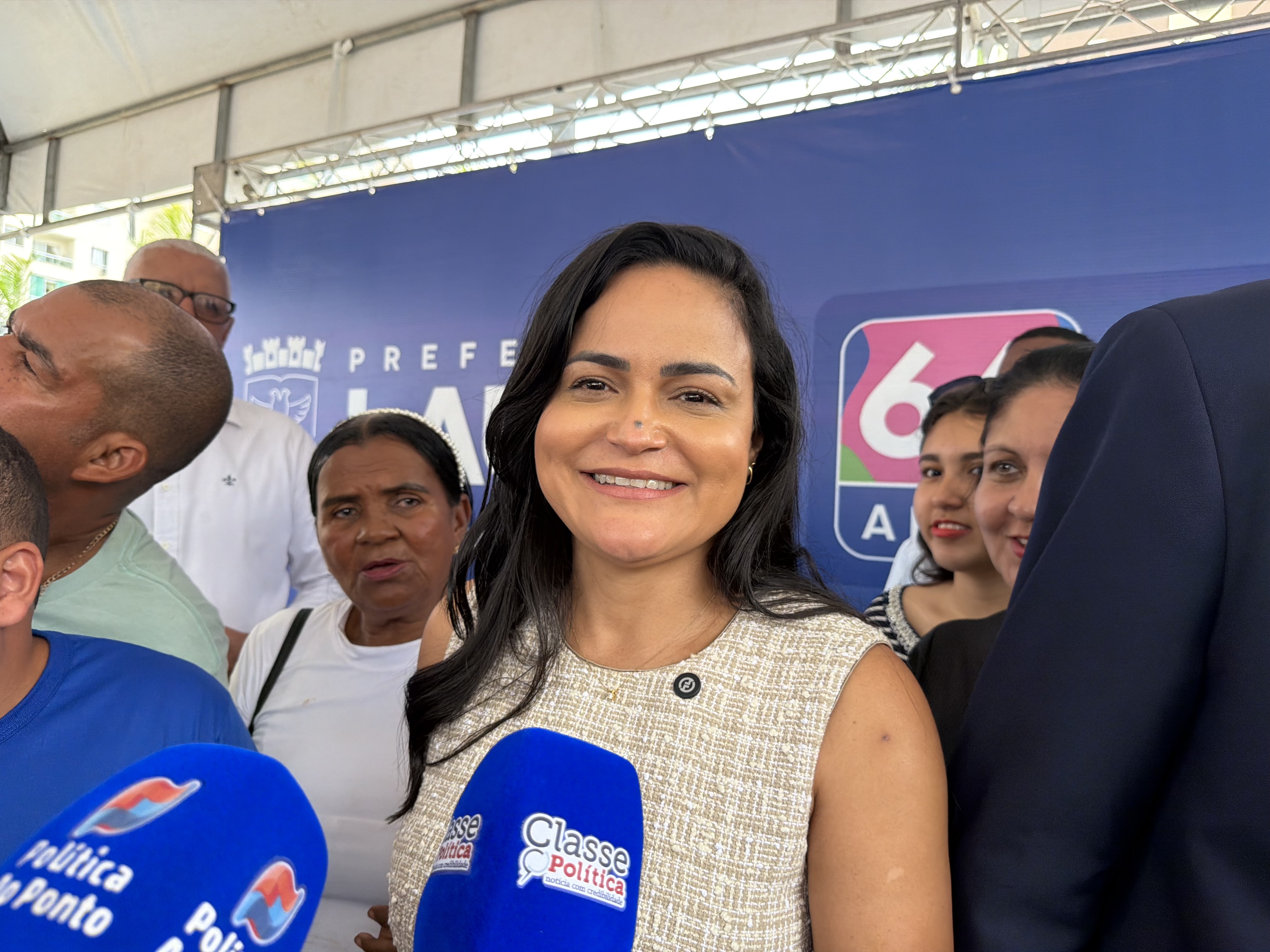 Lauro de Freitas: "Beijinho no ombro para vocês", dispara Débora Régis ao rebater oposição