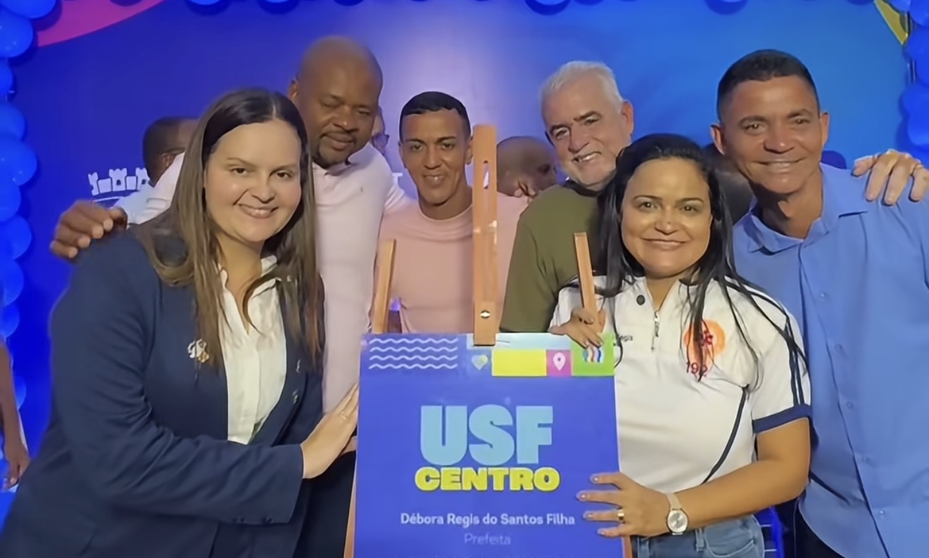 Lauro de Freitas: "Estamos transformando essa realidade", afirma Débora Régis ao entregar UBS do Centro