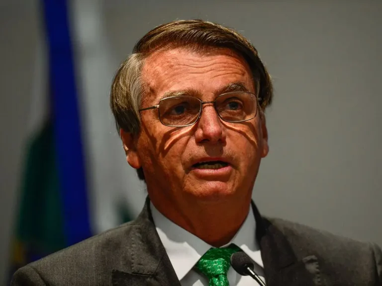 Líder do PL afirma que Jair Bolsonaro participará de eventual governo de Flávio