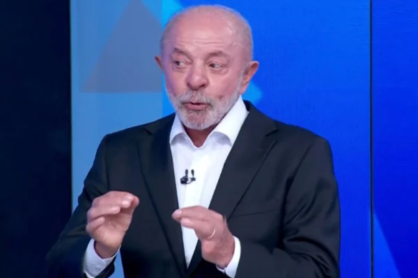 Lula rebate Flávio após ser chamado de ‘9 dedos’; senador se desculpa