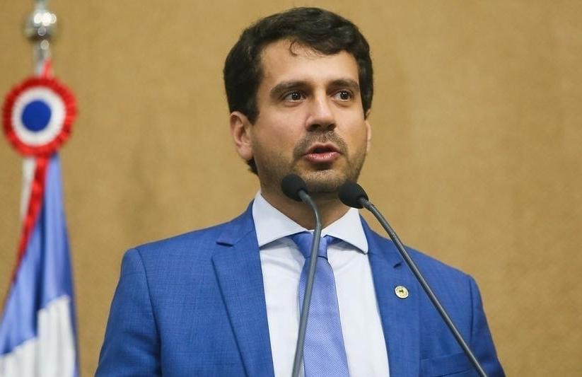 Manuel Rocha comemora aprovação de projeto que regulamenta percentual de cacau em chocolates e destaca impacto positivo para a Bahia