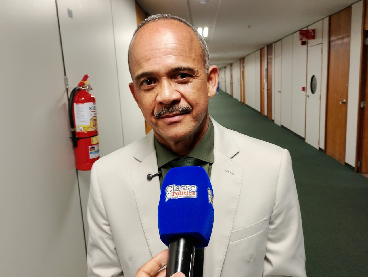 "Nossa luta é para que seja mais Brasil do que Brasília", diz Elinaldo ao articular pré-candidatura na Marcha dos Prefeitos em Brasília