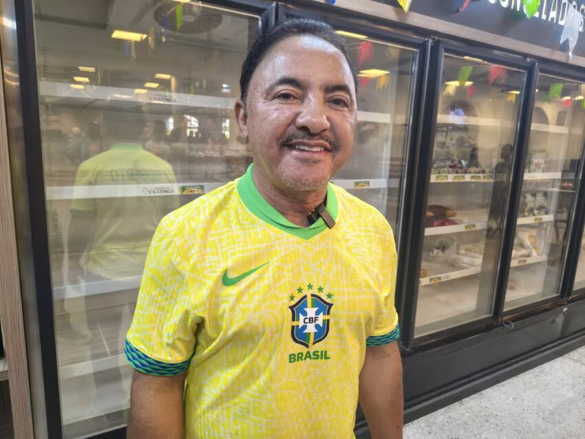 “Nunca se viu um governador tão simples e de tantas entregas”, diz Roberto Carlos sobre Jerônimo
