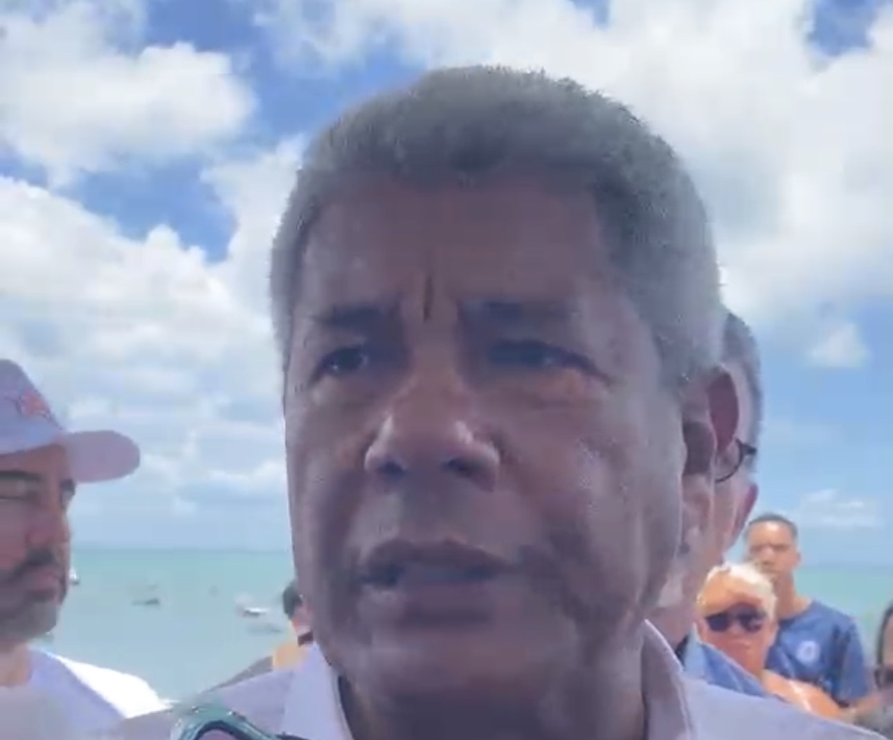 “Para a Bahia, é melhor Lula”, afirma Jerônimo e alerta para risco de cortes sociais com Flávio Bolsonaro