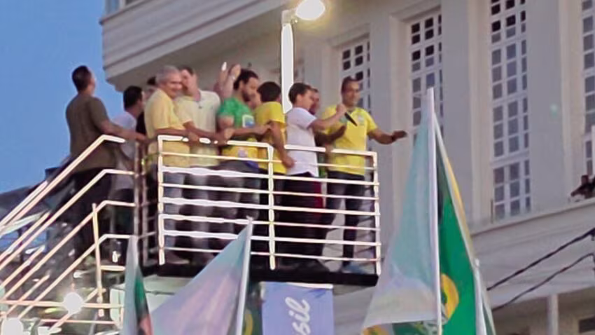 “Para mudar a Bahia, precisamos mudar o Brasil”, afirma Bruno Reis em ato na Barra