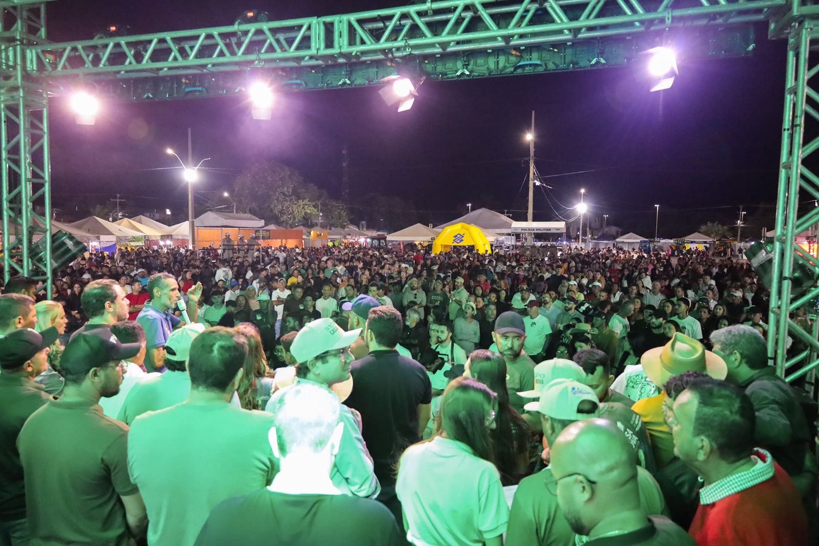 Pátio de eventos lotado marca 3 noite da II Expo Casa Inova e reforça força do desenvolvimento de Casa Nova