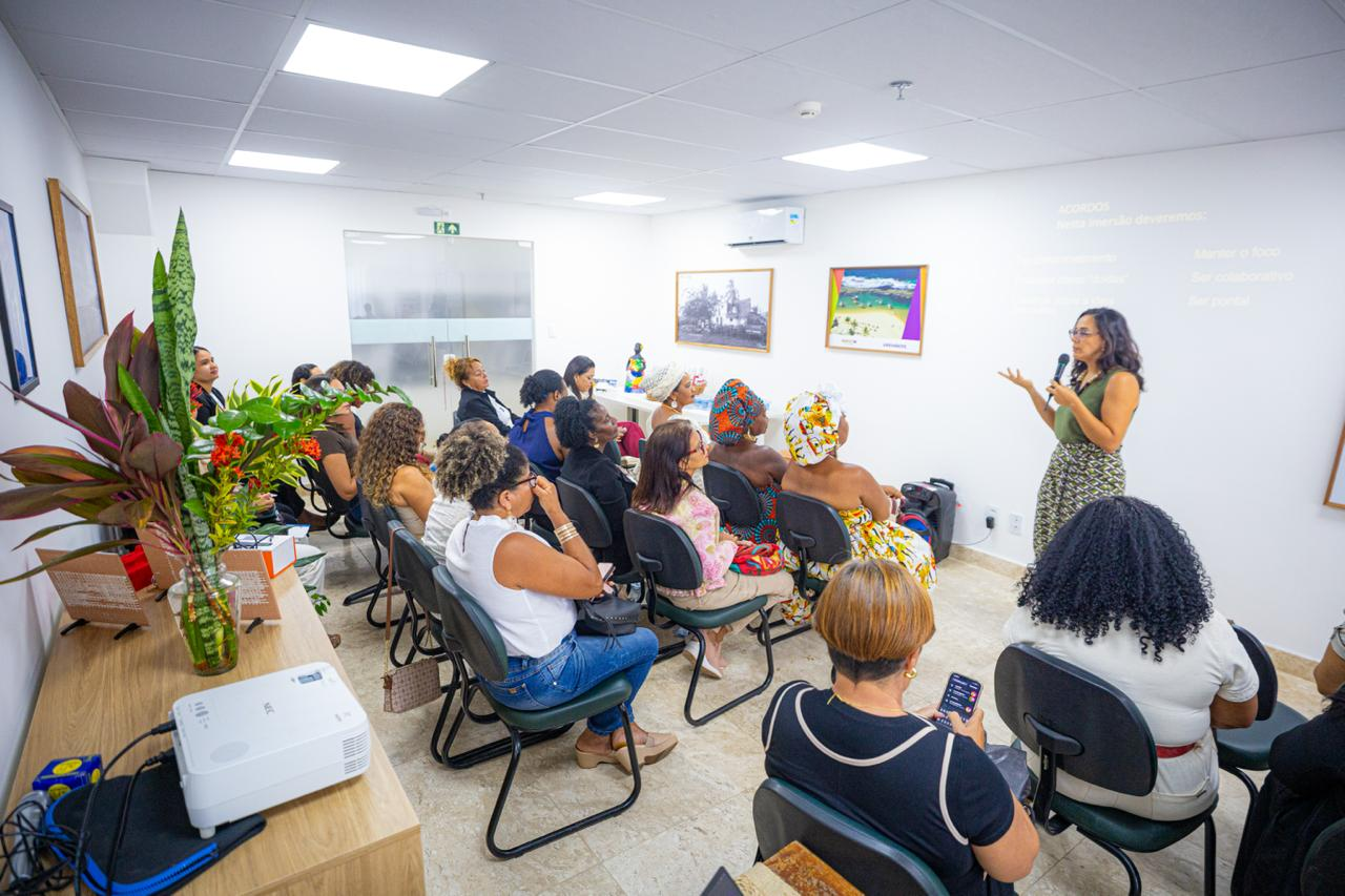 Prefeitura de Camaçari promove capacitação para mulheres com foco em liderança e vendas