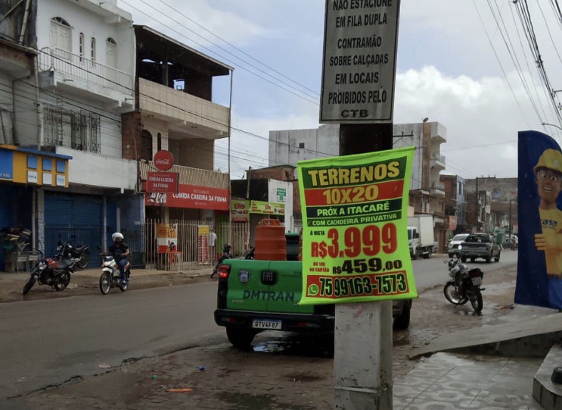 Prefeitura de Valença remove placas irregulares e fortalece o ordenamento urbano
