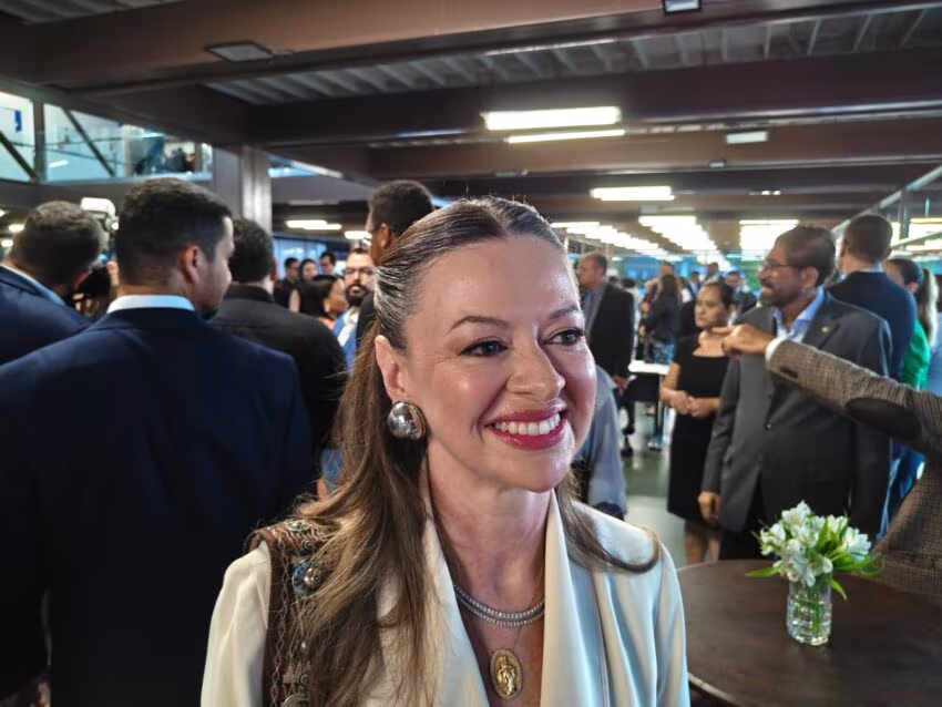Presidente da ACB, Isabela Suarez homenageada em premiação internacional em Nova York
