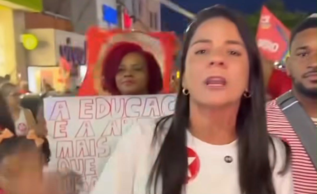 Rowenna Brito participa de ato pró-Lula em Jequié após eleição para a AL-BA