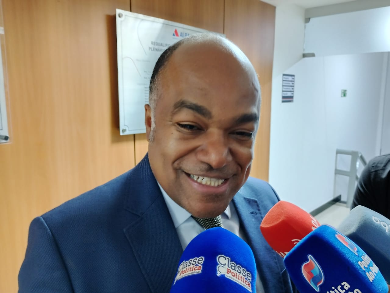 Samuel Júnior aponta crise na base governista após nova falta de quórum na ALBA