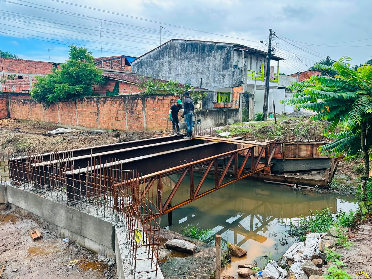 Valença: concretagem marca avanço na construção da Ponte sobre o Canal Estância Azul