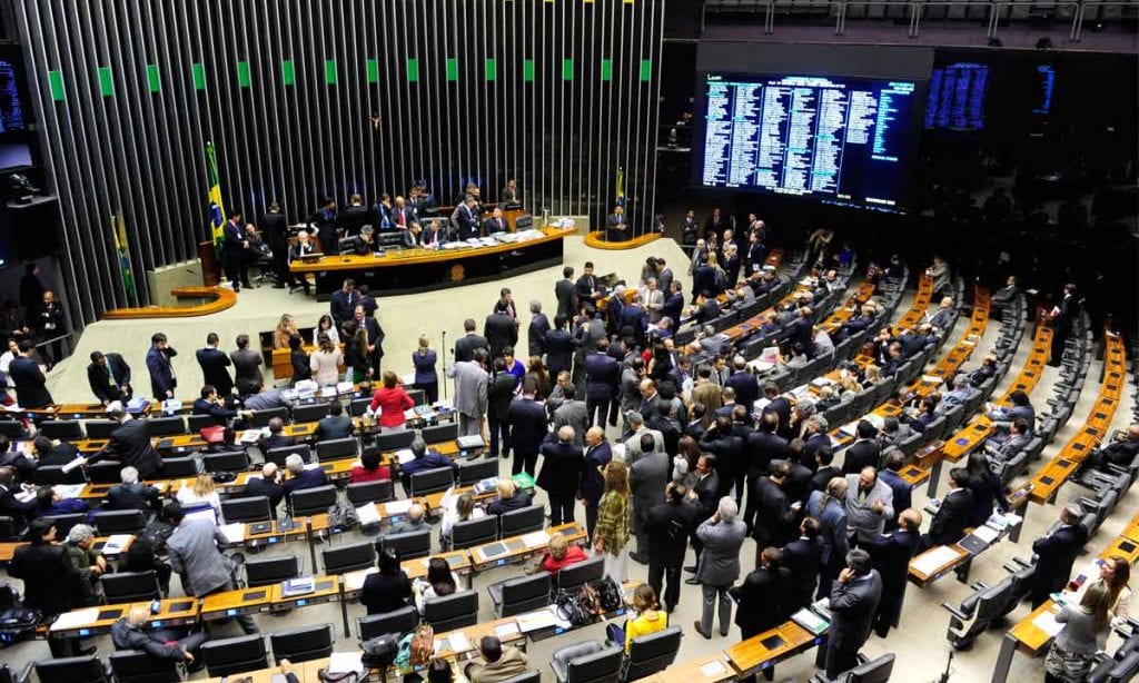 Veja como votou deputados e senadores baianos no projeto que pode beneficiar Bolsonaro e 200 mil presos